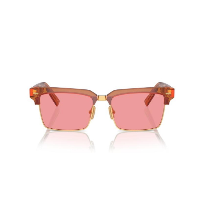 Miu Miu MU 10Z col. 15T-1D0 è un occhiale da sole da donna in acetato caramel trasparent e metallo oro, dalla forma squadrata e calibro 54.