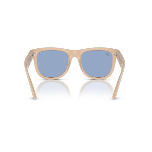 Ray-Ban RB R0502S WAYFARER REVERSE col. 678072 è un occhiale da sole e calibro 50.