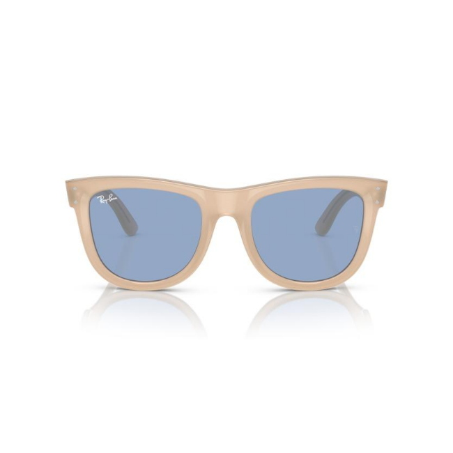 Ray-Ban RB R0502S WAYFARER REVERSE col. 678072 è un occhiale da sole e calibro 50.