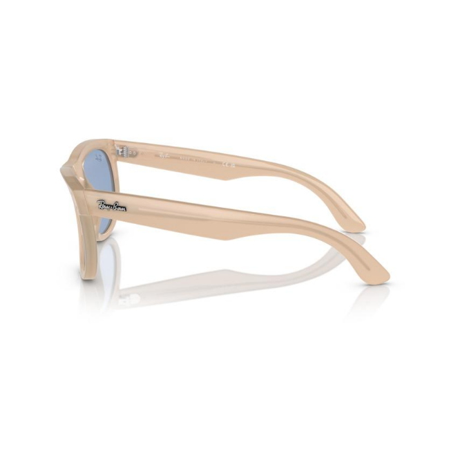 Ray-Ban RB R0502S WAYFARER REVERSE col. 678072 è un occhiale da sole e calibro 50.