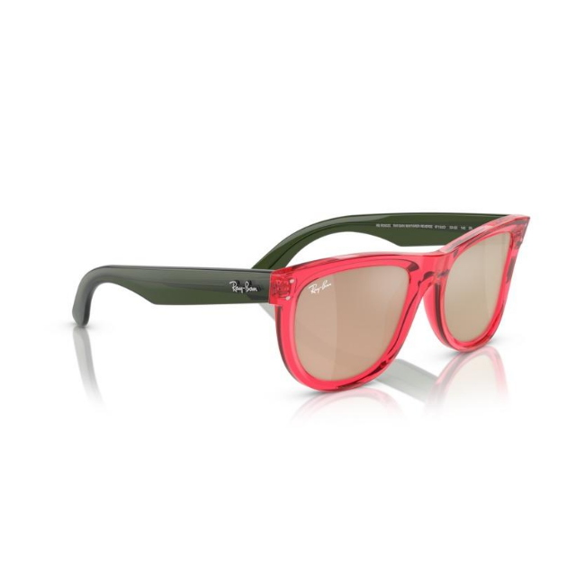 Ray-Ban RB R0502S WAYFARER REVERSE col. 67132O è un occhiale da sole in iniettato e calibro 53.