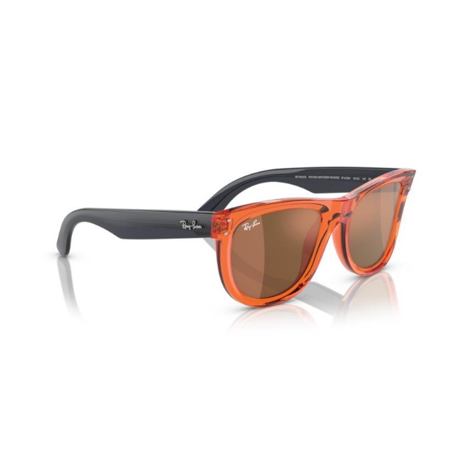 Ray-Ban RB R0502S WAYFARER REVERSE col. 6712GM è un occhiale da sole in iniettato e calibro 50.