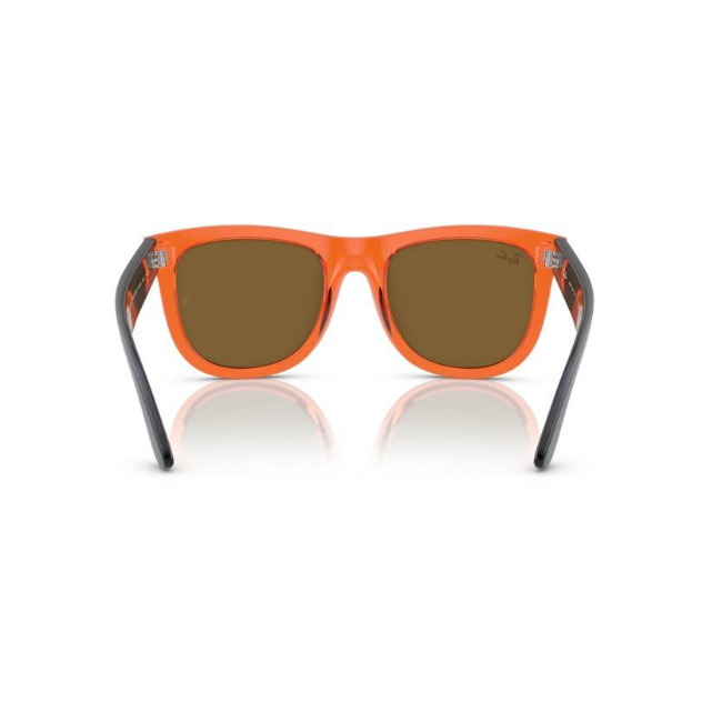 Ray-Ban RB R0502S WAYFARER REVERSE col. 6712GM è un occhiale da sole in iniettato e calibro 50.