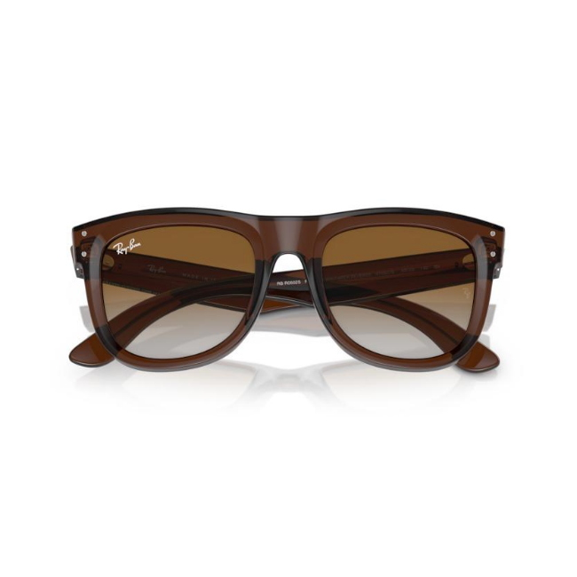 Ray-Ban RB R0502S WAYFARER REVERSE col. 6709CB è un occhiale da sole in iniettato e calibro 50.
