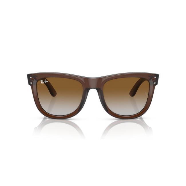 Ray-Ban RB R0502S WAYFARER REVERSE col. 6709CB è un occhiale da sole in iniettato e calibro 50.
