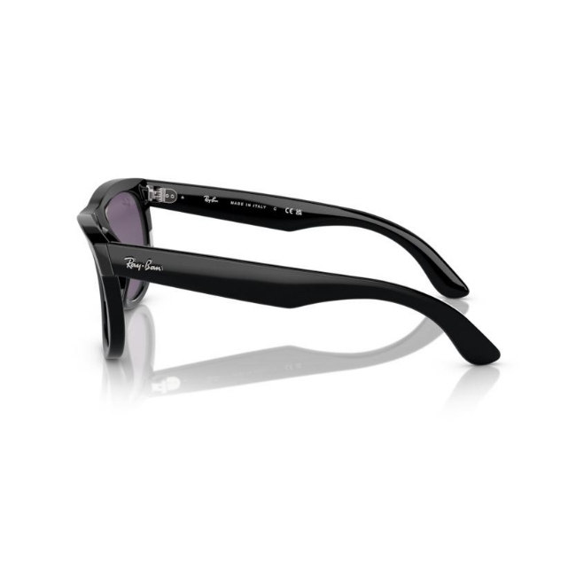Ray-Ban RB R0502S WAYFARER REVERSE col. 66771A è un occhiale da sole e calibro 53.