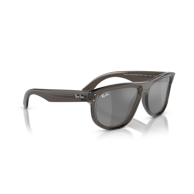 Ray-Ban RB R0501S BOYFRIEND REVERSE col. 6707GS è un occhiale da sole in iniettato e calibro 56.