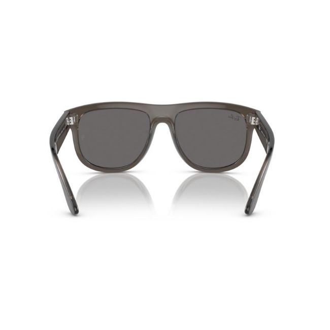 Ray-Ban RB R0501S BOYFRIEND REVERSE col. 6707GS è un occhiale da sole in iniettato e calibro 56.
