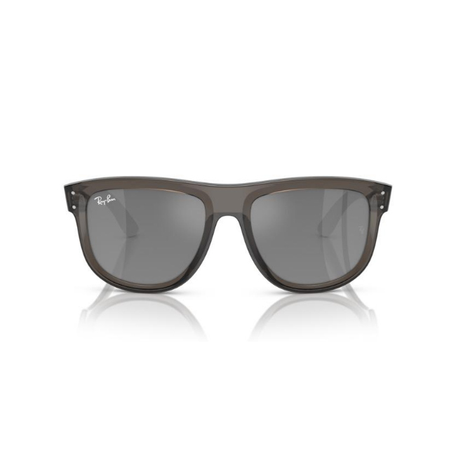 Ray-Ban RB R0501S BOYFRIEND REVERSE col. 6707GS è un occhiale da sole in iniettato e calibro 56.