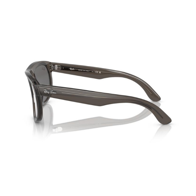 Ray-Ban RB R0501S BOYFRIEND REVERSE col. 6707GS è un occhiale da sole in iniettato e calibro 56.