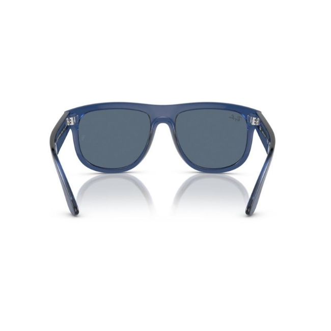 Ray-Ban RB R0501S BOYFRIEND REVERSE col. 67083A è un occhiale da sole in iniettato e calibro 56.