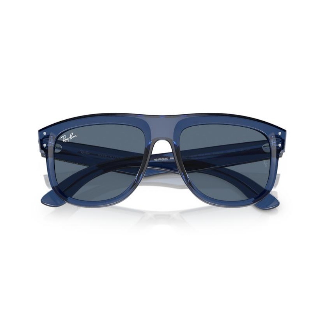 Ray-Ban RB R0501S BOYFRIEND REVERSE col. 67083A è un occhiale da sole in iniettato e calibro 56.