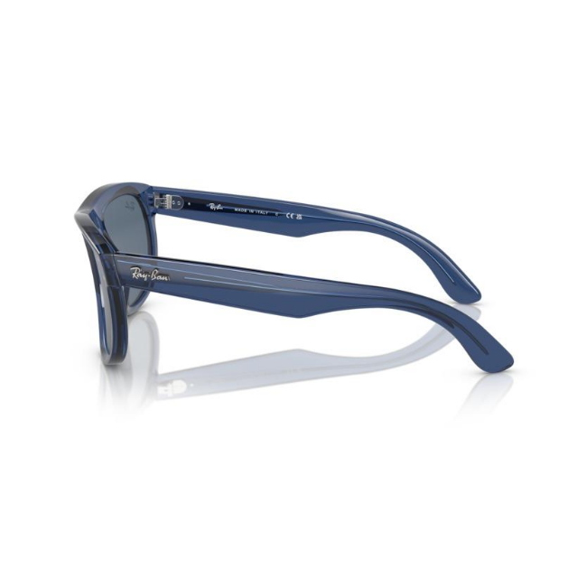 Ray-Ban RB R0501S BOYFRIEND REVERSE col. 67083A è un occhiale da sole in iniettato e calibro 56.