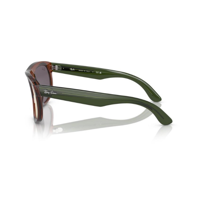 Ray-Ban RB R0501S BOYFRIEND REVERSE col. 67102O è un occhiale da sole in iniettato e calibro 56.