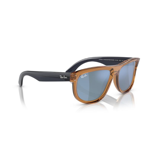 Ray-Ban RB R0501S BOYFRIEND REVERSE col. 6711GA è un occhiale da sole in iniettato e calibro 56.