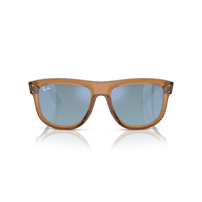 Ray-Ban RB R0501S BOYFRIEND REVERSE col. 6711GA è un occhiale da sole in iniettato e calibro 56.