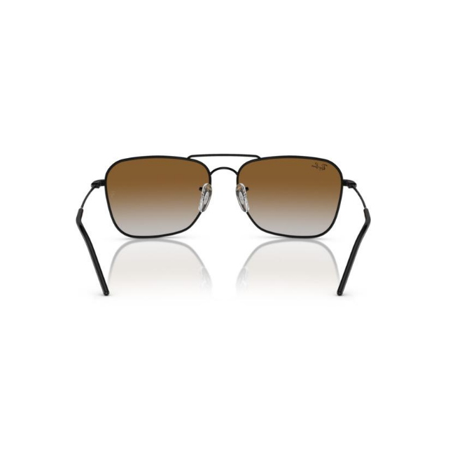 Ray-Ban RB R0102S CARAVAN REVERSE col. 002/CB è un occhiale da sole in metallo e calibro 58.