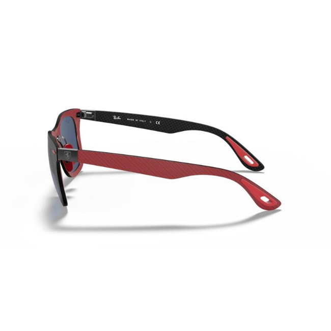 Ray-Ban RB 8395M col. F05580 è un occhiale da sole e calibro 52.
