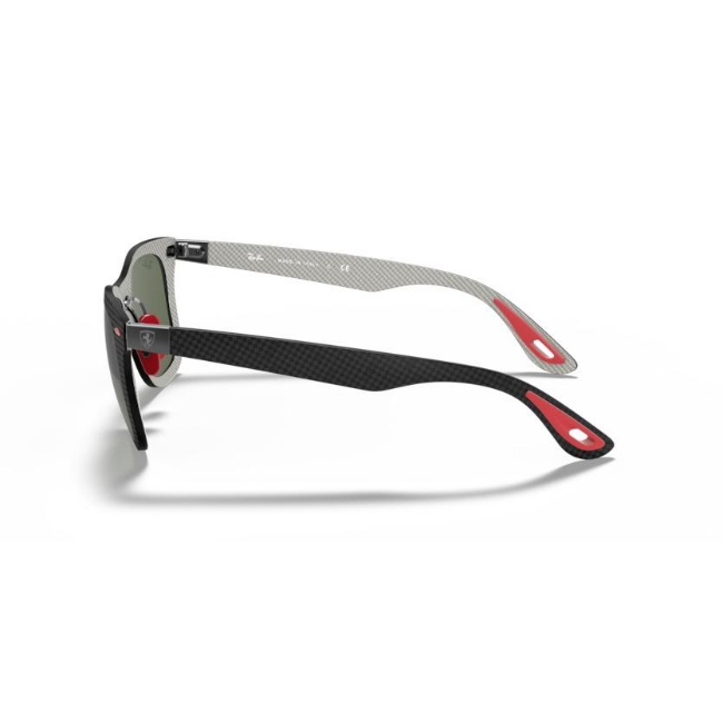 Ray-Ban RB 8395M col. F05471 è un occhiale da sole e calibro 52.
