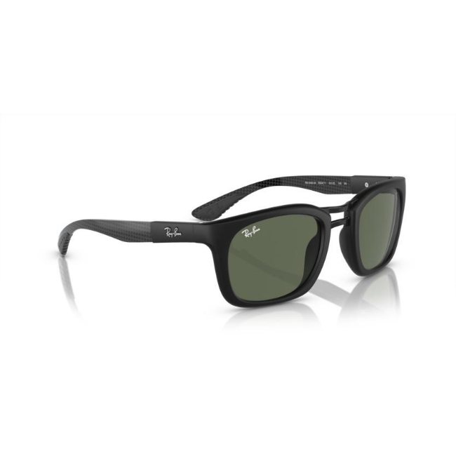 Ray-Ban RB 8362M col. F69471 è un occhiale da sole in iniettato e calibro 53.
