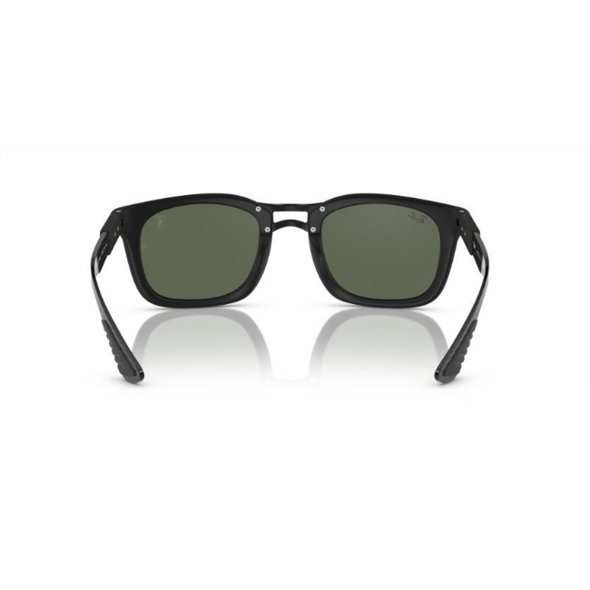 Ray-Ban RB 8362M col. F69471 è un occhiale da sole in iniettato e calibro 53.