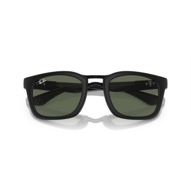 Ray-Ban RB 8362M col. F69471 è un occhiale da sole in iniettato e calibro 53.