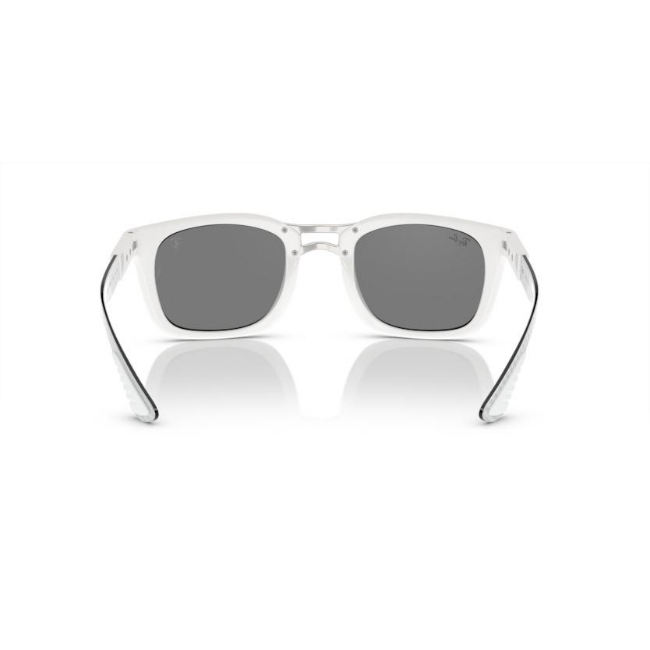 Ray-Ban RB 8362M col. F6956G è un occhiale da sole in iniettato e calibro 53.