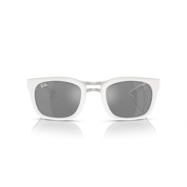 Ray-Ban RB 8362M col. F6956G è un occhiale da sole in iniettato e calibro 53.