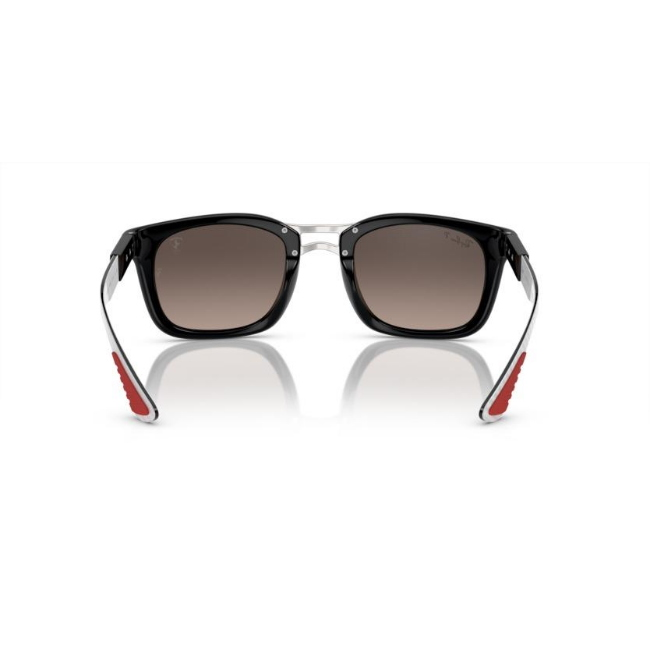 Ray-Ban RB 8362M col. F6965J è un occhiale da sole in iniettato e calibro 53.