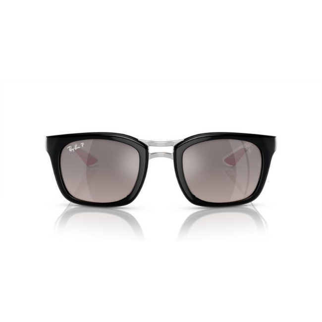 Ray-Ban RB 8362M col. F6965J è un occhiale da sole in iniettato e calibro 53.