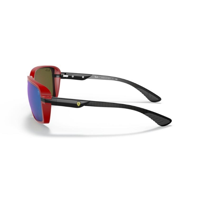 Ray-Ban RB 8360M col. F66355 è un occhiale da sole in nylon e calibro 62.