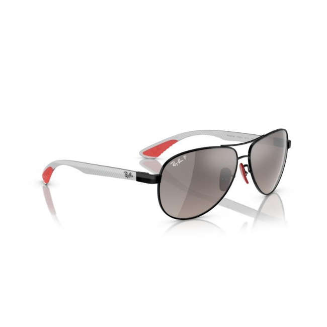 Ray-Ban RB 8331M col. F0095J è un occhiale da sole in metallo e calibro 61.