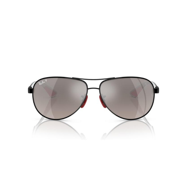 Ray-Ban RB 8331M col. F0095J è un occhiale da sole in metallo e calibro 61.