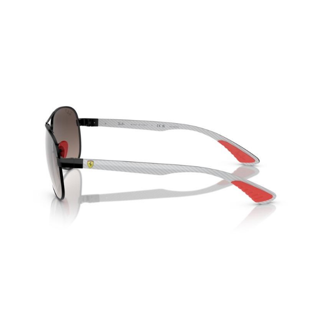 Ray-Ban RB 8331M col. F0095J è un occhiale da sole in metallo e calibro 61.
