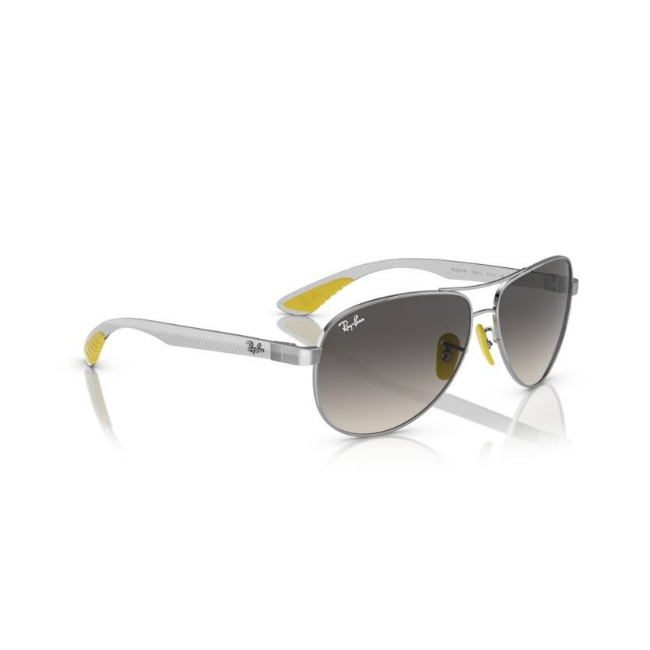 Ray-Ban RB 8331M col. F08311 è un occhiale da sole in metallo e calibro 61.
