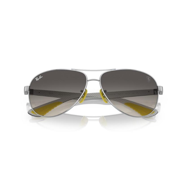 Ray-Ban RB 8331M col. F08311 è un occhiale da sole in metallo e calibro 61.