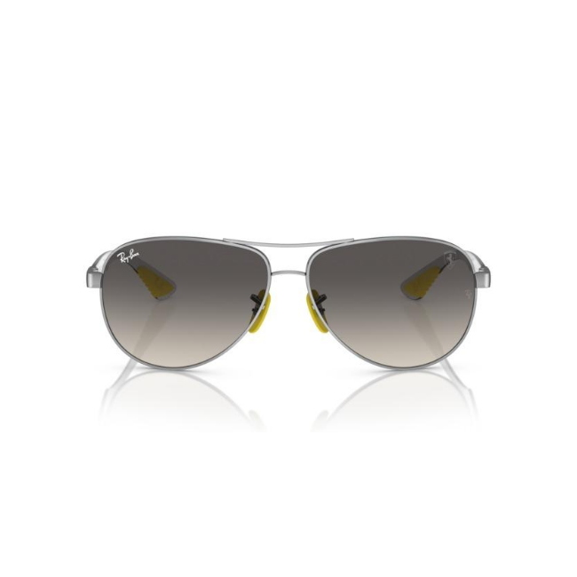 Ray-Ban RB 8331M col. F08311 è un occhiale da sole in metallo e calibro 61.