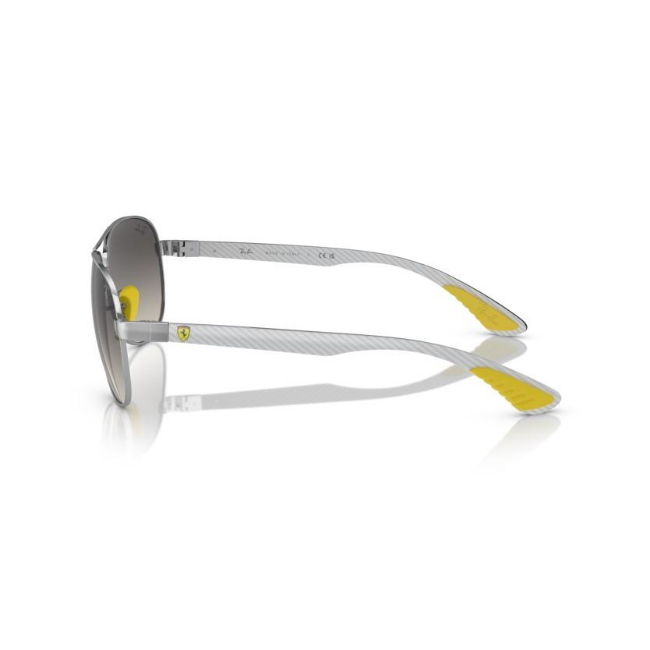 Ray-Ban RB 8331M col. F08311 è un occhiale da sole in metallo e calibro 61.