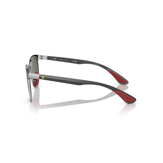 Ray-Ban RB 8327M col. F06071 è un occhiale da sole in acciaio e calibro 53.