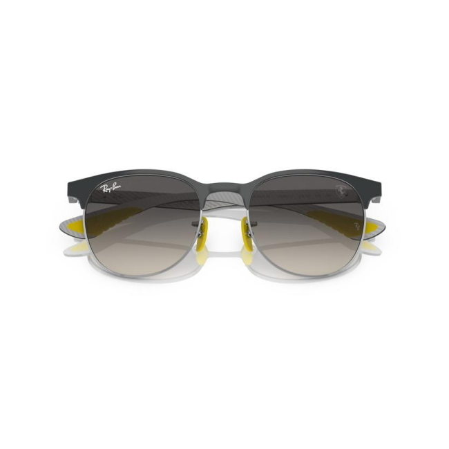 Ray-Ban RB 8327M col. F08011 è un occhiale da sole in acciaio e calibro 53.