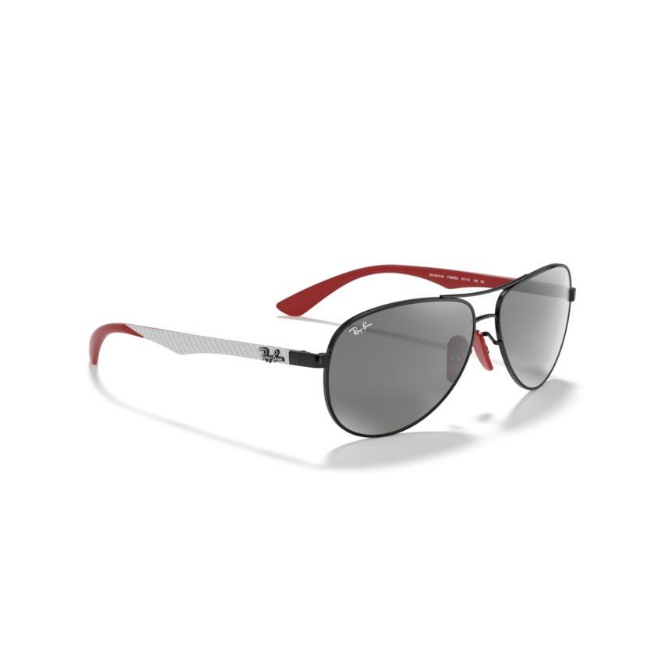 Ray-Ban RB 8313M col. F0096G è un occhiale da sole in acciaio e calibro 61.