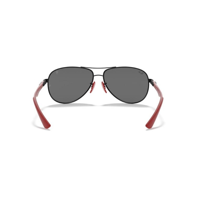 Ray-Ban RB 8313M col. F0096G è un occhiale da sole in acciaio e calibro 61.