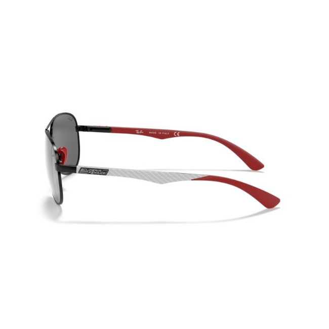 Ray-Ban RB 8313M col. F0096G è un occhiale da sole in acciaio e calibro 61.