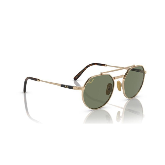Ray-Ban RB 8265 col. 313852 è un occhiale da sole in titanio e calibro 51.