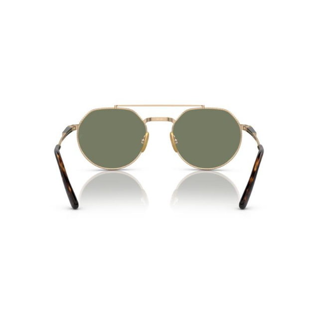 Ray-Ban RB 8265 col. 313852 è un occhiale da sole in titanio e calibro 51.