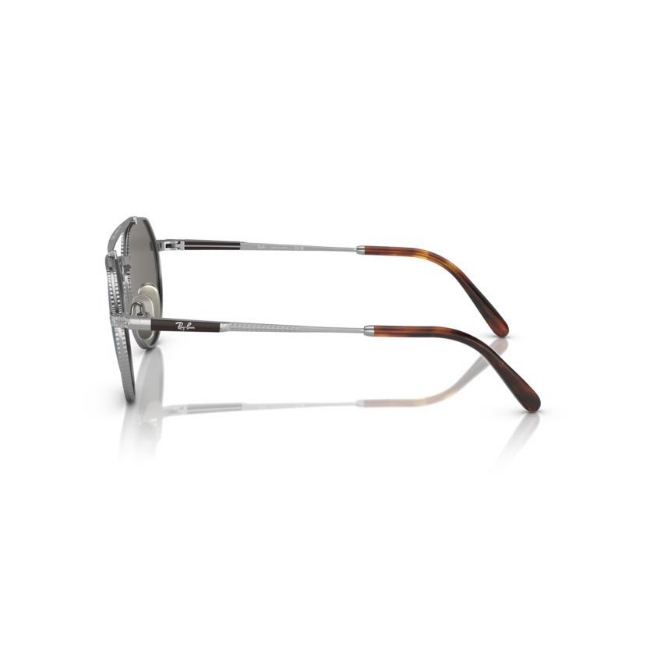 Ray-Ban RB 8265 col. 3139O4 è un occhiale da sole in titanio e calibro 51.