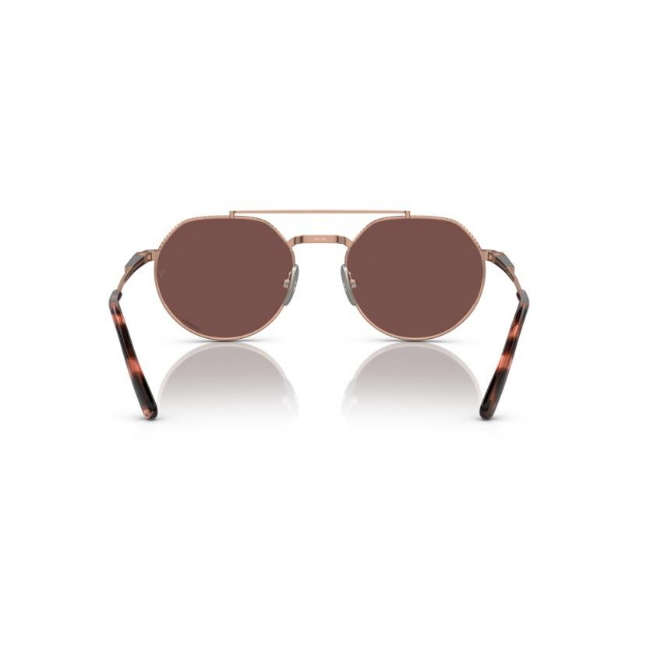 Ray-Ban RB 8265 col. 3140AF è un occhiale da sole in titanio e calibro 53.