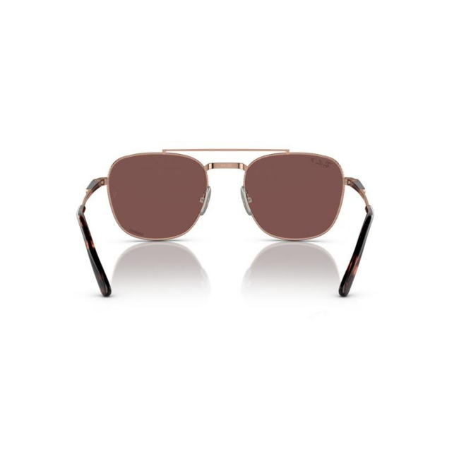 Ray-Ban RB 8258 col. 3140AF è un occhiale da sole in titanio e calibro 54.