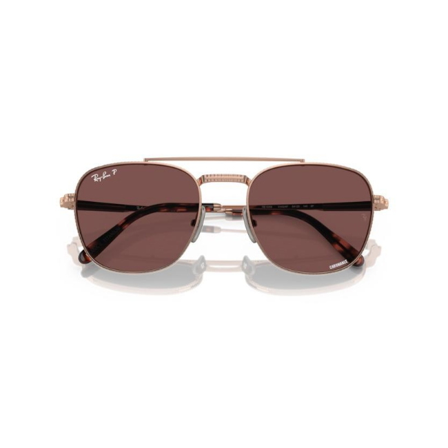 Ray-Ban RB 8258 col. 3140AF è un occhiale da sole in titanio e calibro 54.