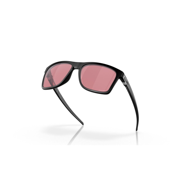 Oakley OO 9100 LEFFINGWELL col. 09 è un occhiale da sole in titanio nero opaco e calibro 57.